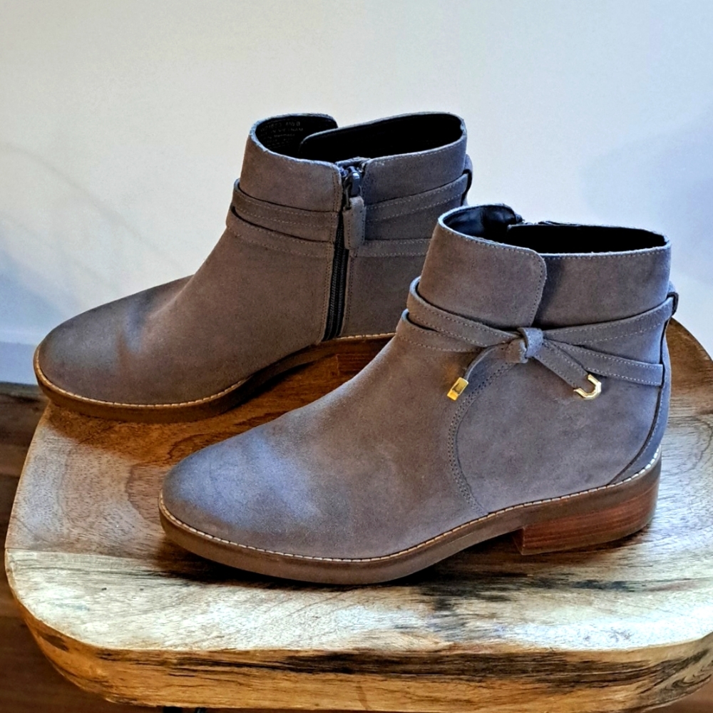 Nwobox Cole Haan Grand 0s Chelsea gray suede ankle boots. Sz 8 1/2
